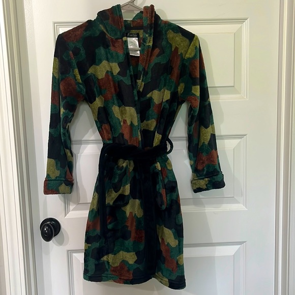 Boys- camo cuddl duds robe - Picture 1 of 1